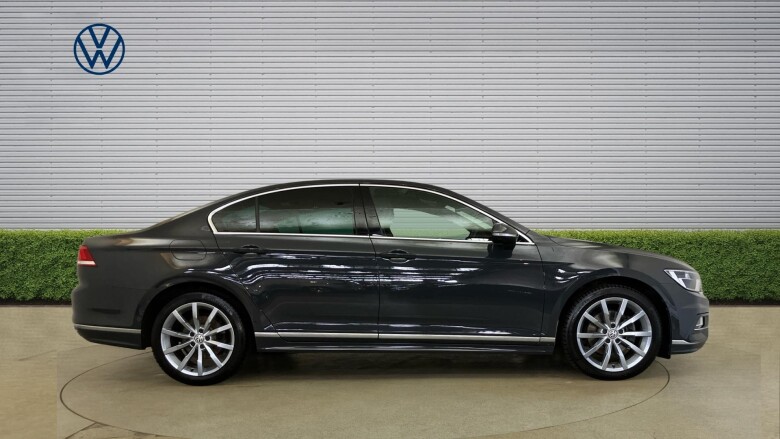 Volkswagen Passat 2.0 TDI R-Line 4dr [Panoramic Roof] Diesel Saloon